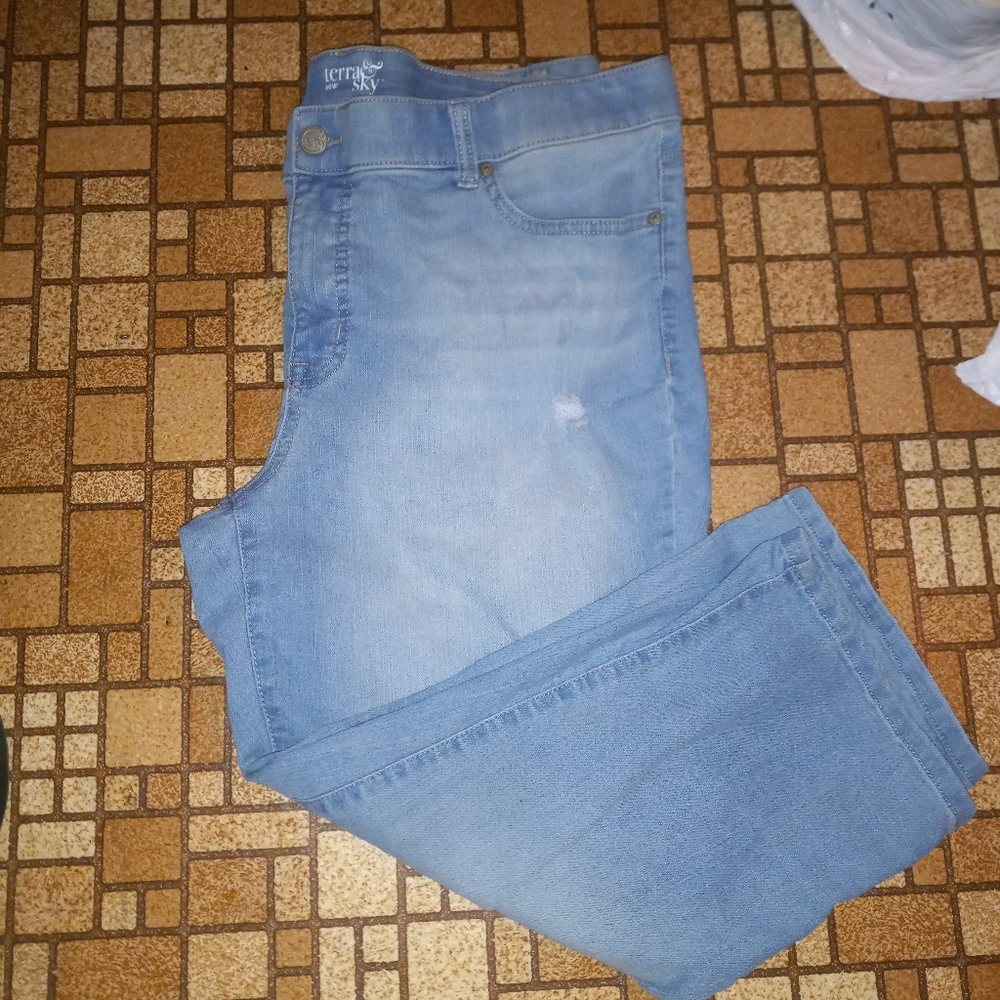 Women Cuffed Capri style jeans 16W